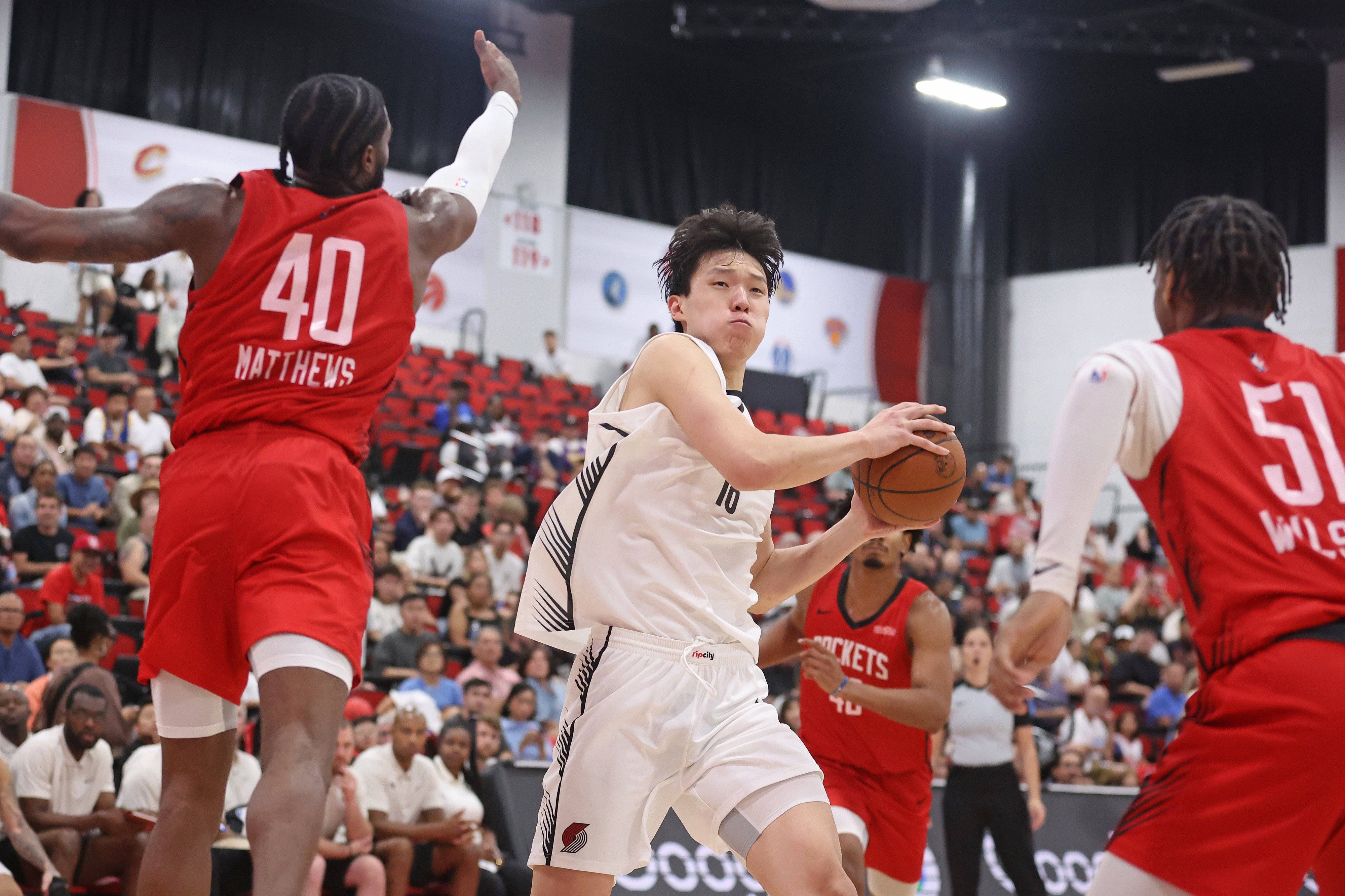 皇冠信用網怎么租_杨瀚森8+8+5+3篮板创新高 夏联G4开拓者击败火箭