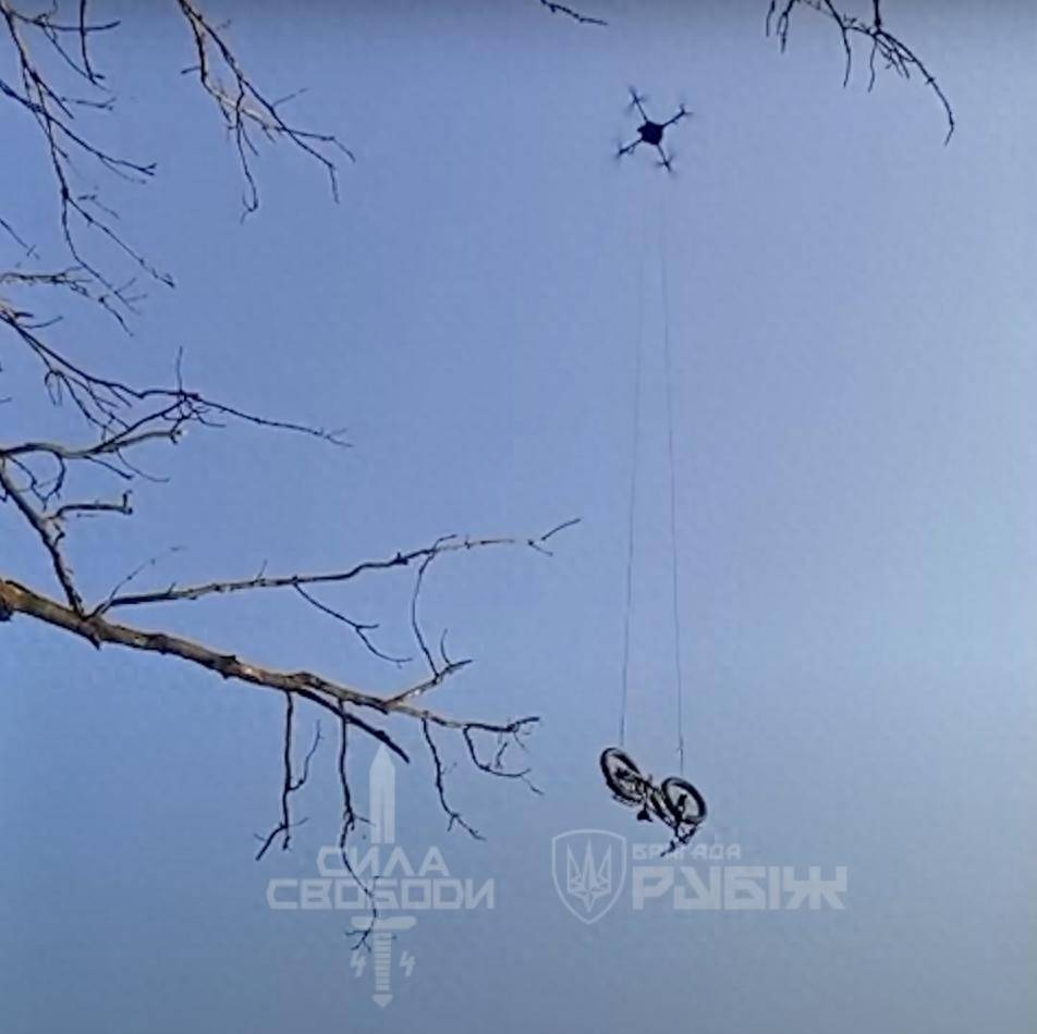 皇冠信用網开户_乌军称救出一名被困俄军后方的士兵：用无人机空投电动自行车