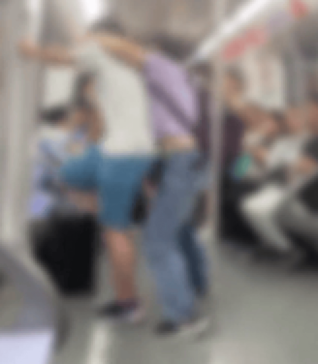 怎么申请皇冠信用盘代理_上海一男孩和妈妈坐地铁情绪激动怎么申请皇冠信用盘代理，用力踹门高喊开门：不就几千万吗