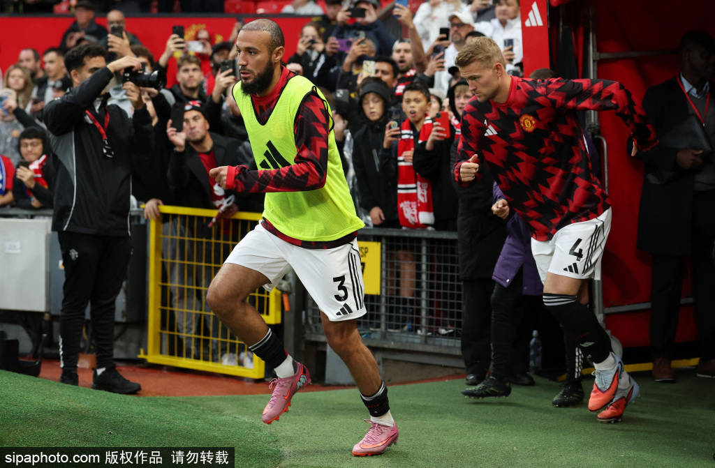 皇冠信用盘账号_曼联逆袭皇冠信用盘账号！库尼亚的选择失误与B费的跑位对比分析